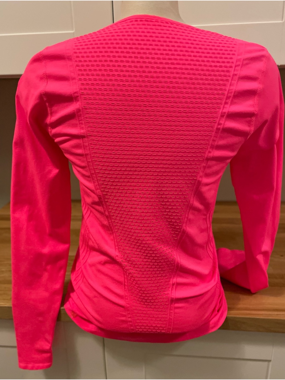 Fabletics Arta Seamless Long-Sleeve Mesh Inset Performance Top - Picture 3 of 5